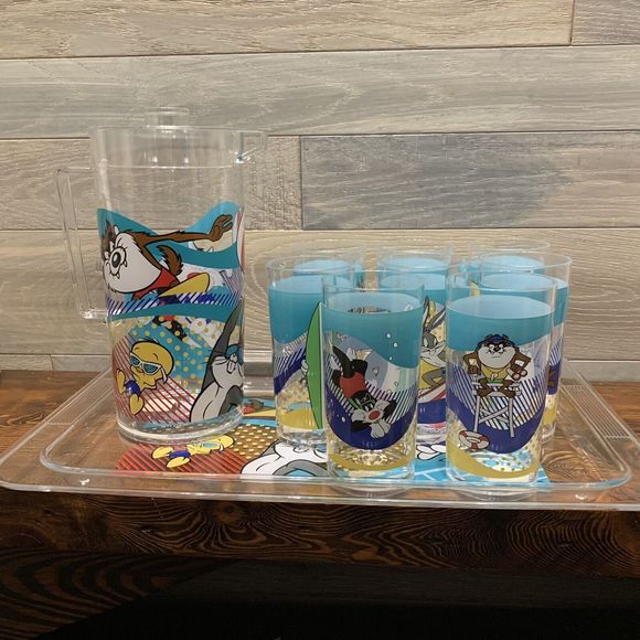 Looney Tunes Acrylic Set 2 Qt. Pitcher Serving Tray 8 -16 oz Tumblers Drinking - Picture 1 of 9